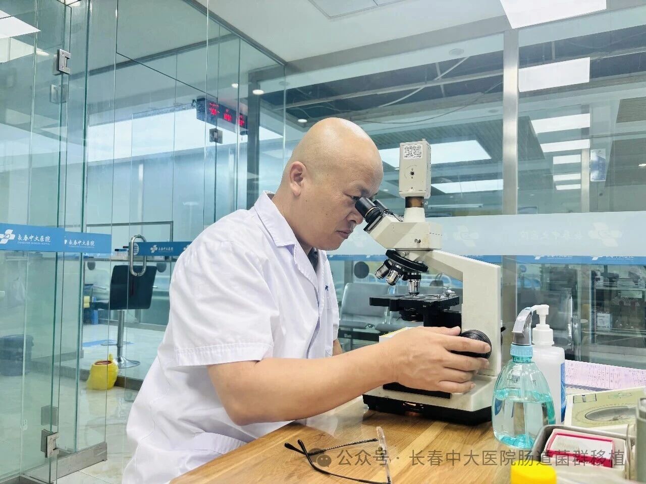 金普新区|高朋磊医师：左手男科临床，右手肠道菌群移植深入研究
